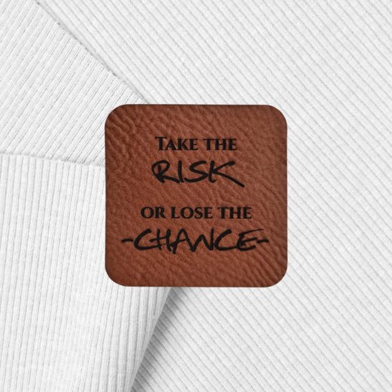 Kunstlederlabel "Take the RISK or lose the CHANCE" 4x4cm